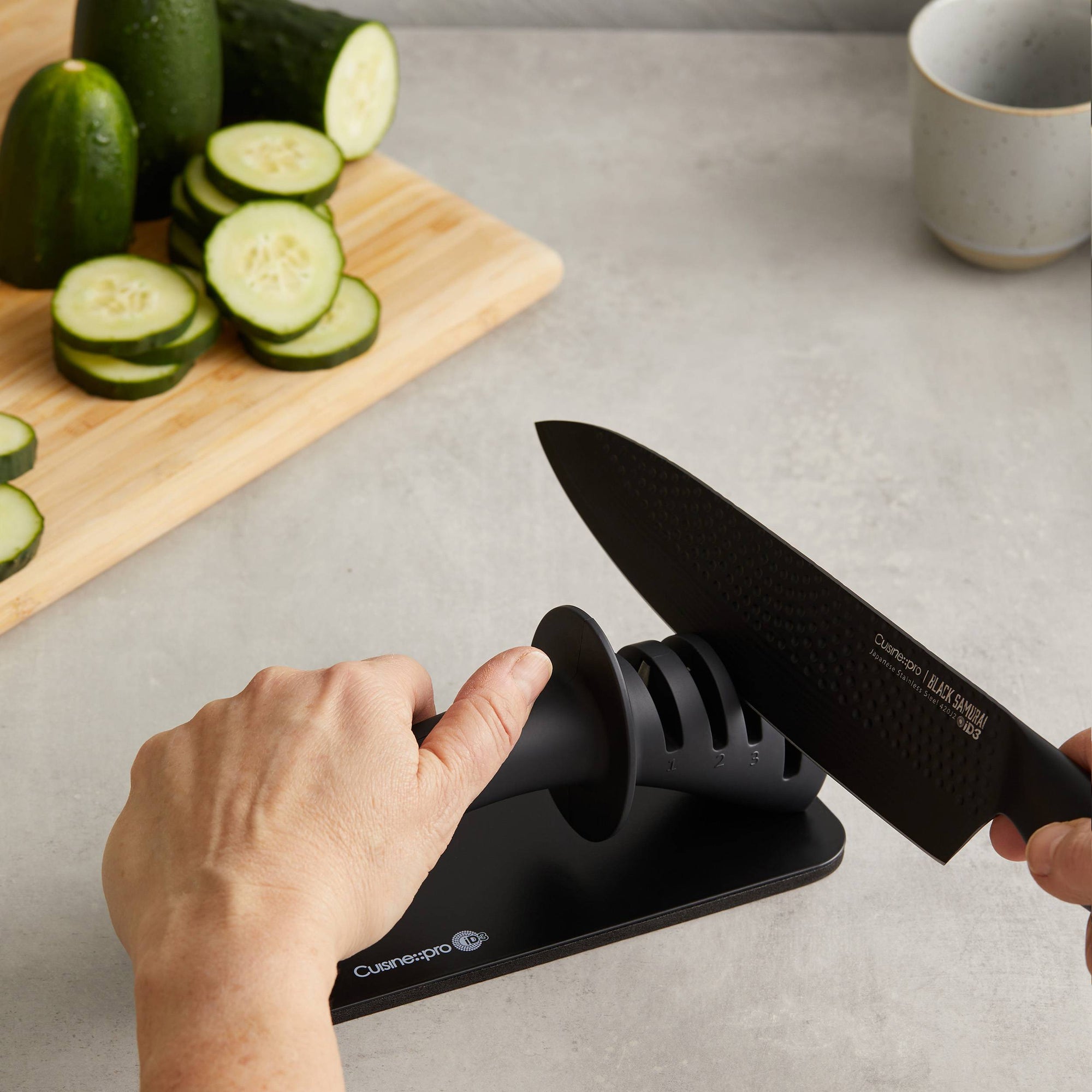 Cuisine::pro® iD3 BLACK SAMURAI™ 3-Step Knife Sharpener